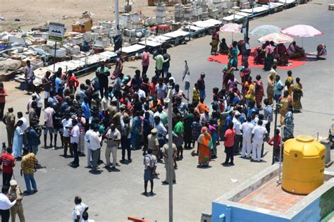 Album - மீன் கடைகள் அகற்றத்துக்கு எதிராக சென்னை - நொச்சிக்குப்பம் ...