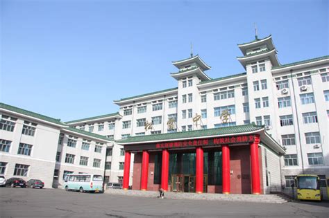 附近学校