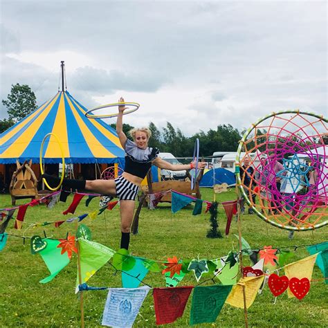 Hula Hoop Dance / Flow | Addictive Fitness