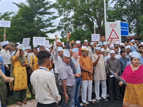 Officers and Employees Protest at secretariat in MP: Union Leaders say ...