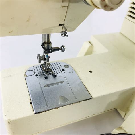 Singer Model 6212C Sewing Machine 的图像结果