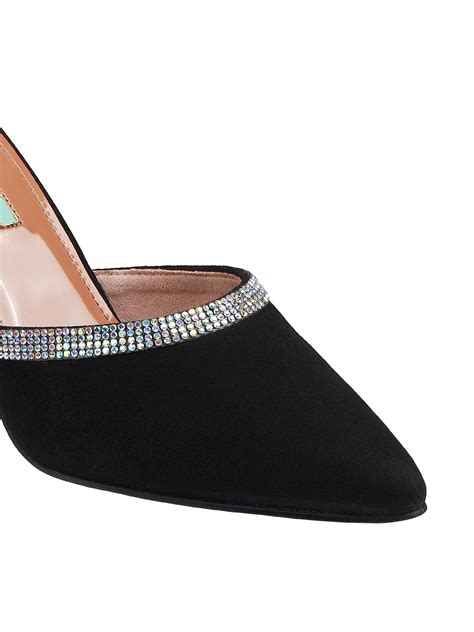 Textured pointed stilettoes