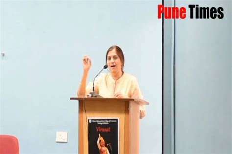 A Powada performance by Vinata Joshi | Entertainment - Times of India ...