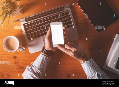 Mobile Phone On Desk 的图像结果