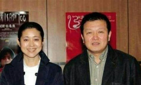 58岁倪萍全家近照，二婚导演老公超有才，17岁重病爱子已康复 - 每日头条