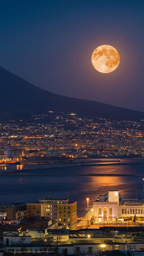 Full moon rises above Mount Vesuvius, Naples and Bay of Naples, Italy ...