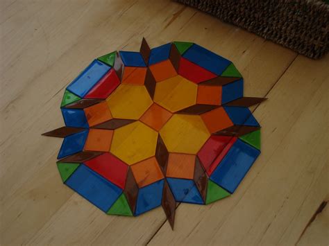 THE LEARNING ARK - Elementary Montessori : Art: Geometric Patterns