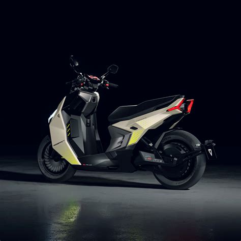 Ultraviolette Tesseract 5kWh Price - Features, Images, Colours, Variants