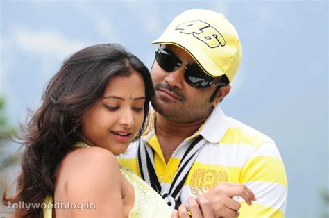 Udhaya Swetha Basu Prasad Ra Ra Movie Romantic Photo Stills |Tamil ...