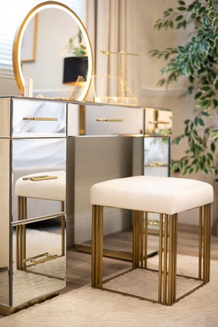 Manhattan Stool – Chalk – Brass