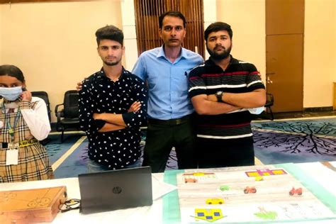 Kashmir: 12th graders Abid and Danish make a model to demystify math