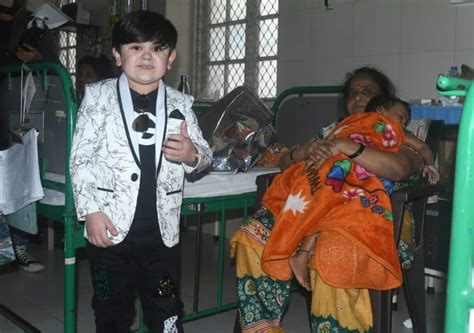 Abdu Rozik visited hospital and distributed gifts in kids photos goes ...