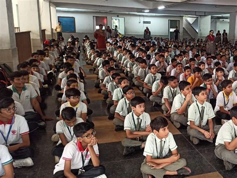 20 entrepreneurs on national tour interacted with students of Ambe ...