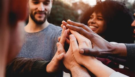 9 Ways To Be a More Socially Conscious Person - lifeberrys.com