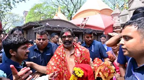 CM हेमंत ने मां कामाख्या मंदिर में की पूजा-अर्चना, माता रानी के चरणों ...