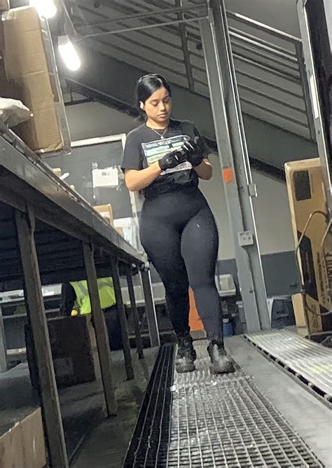 I am obsessed with this girl 🤤 - Spandex, Leggings & Yoga Pants - Forum