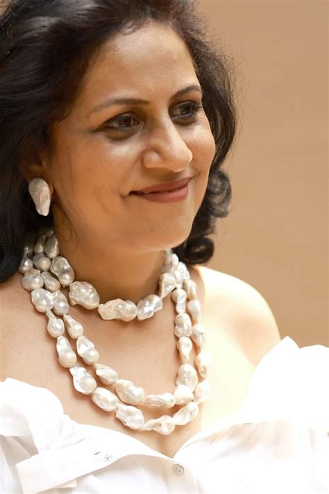 Anaash - White Single Baroque Choker Necklace - Elahe