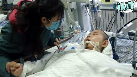 女儿隔ICU视频告别临终母亲最新素材