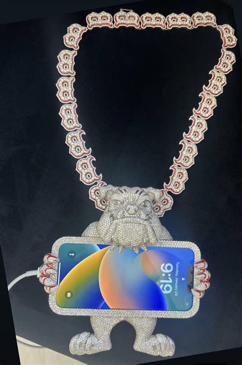 Rapper polo gs iphone chain : r/WowIActuallyHateThis