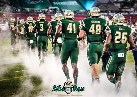 39 – Temple vs. USF 2017 – USF DE Greg Reaves Spencer Adkinson Craig ...