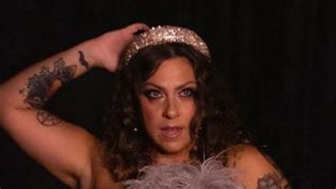 American Pickers' Danielle Colby flaunts her curves in orange dress for ...