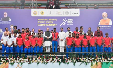WATCH: Union Minister Amit Shah felicitates Indian hockey team for ...