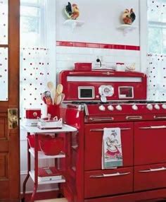 Red kitchen Red Kitchen Decor, Vintage Kitchen Decor, Retro Home Decor ...