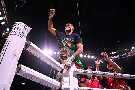 Бенавидес ждет, когда WBC и WBA лишат Альвареса титулов – RingSide24