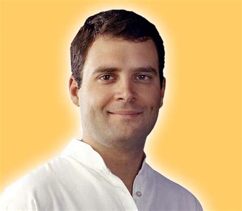 Police jeep hits Rahul Gandhi's 'favourite' vehicle | TopNews