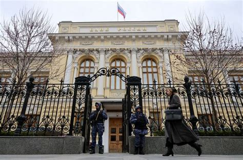 Russia’s Economy Shows First Quarterly Contraction in Three Years