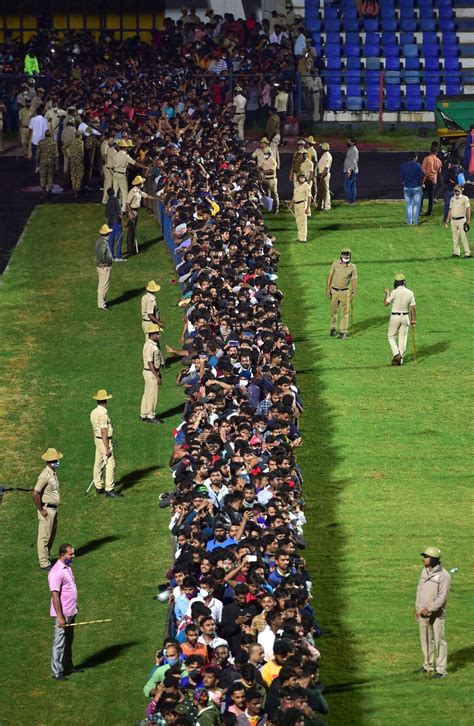 Sea of fans pays final tribute to Puneeth Rajkumar at Kanteerava ...