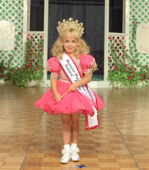 DNA in JonBenet Ramsey case did not match parents, friends