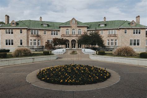 A Pink Palace Museum Wedding With Elegance & Whimsy
