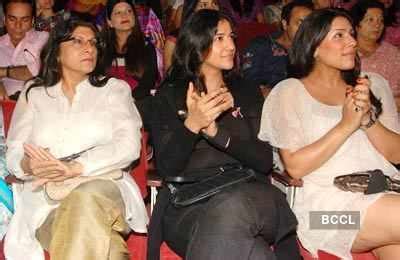 Neetu Chandra and Harindra Singh (R)at CPAA concert at Rangsharada ...