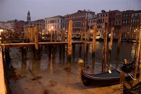 Canals In Venice Have Gone Dry During Peak Season, Tourists Can't Go ...