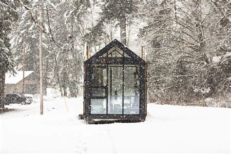 Prefabricated Structures: Would you like to live inside a moveable home ...