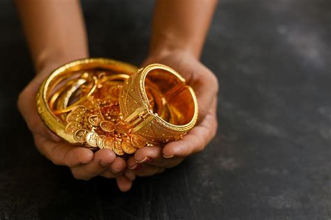 Beware! Keep these 10 things in mind while buying gold on Dhanteras ...