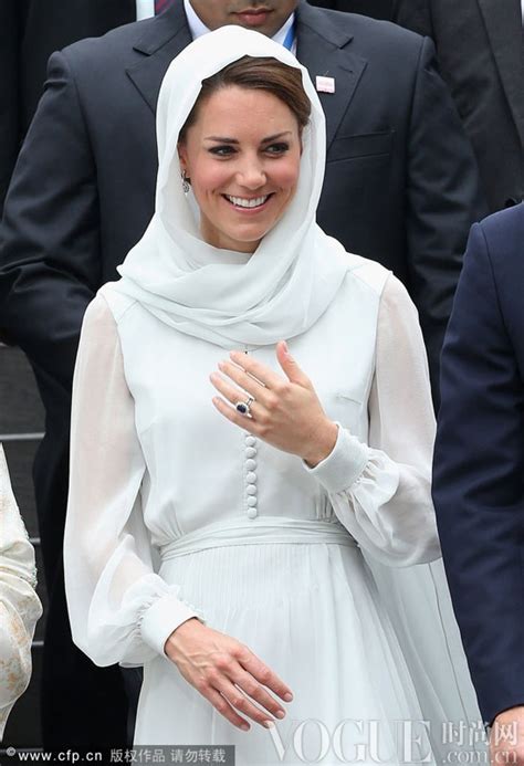 王室记者曝料：凯特王妃乘飞机“每条裙子都有自己的座位”