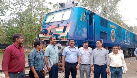 மின்சார ரயில் இன்ஜின்களுக்கான மேம்படுத்தல் போட்டி: முதல் பரிசை வென்ற ...