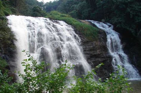 8 Silvery Waterfalls In Coorg That Are Waiting To Be Explored