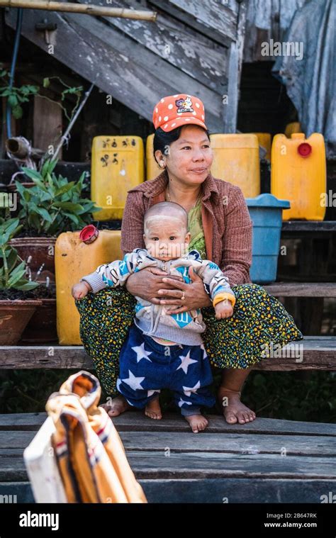 Mynmar Local People 的图像结果