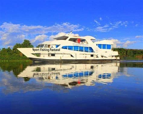 Experiência de pesca esportiva em barco hotel no Pantanal