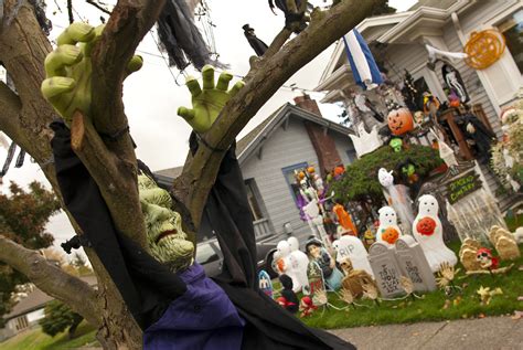 Outdoor Halloween Decorating Ideas