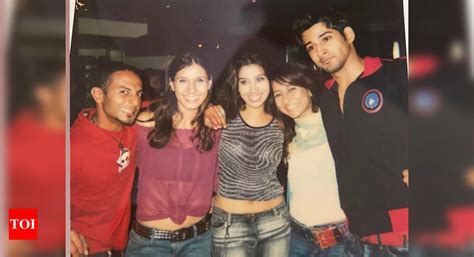 Nikhil Chinapa's throwback picture with VJs Anusha Dandekar, Vivian ...
