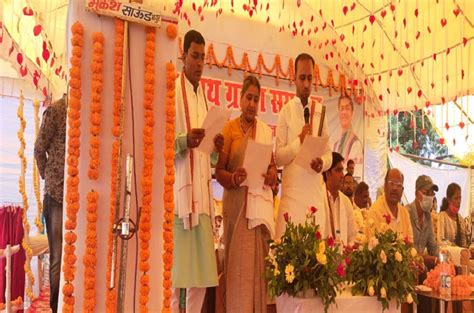 भानुप्रतापपुर। नगर पंचायत में नवनियुक्त एल्डरमैन का शपथ ग्रहण कार्यक्रम ...