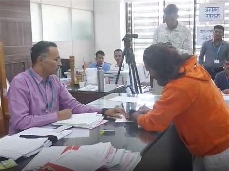 Pune: Bigg Boss Fame Abhijit Bichukale Files Nomination From Baramati ...