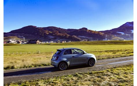 Fiat 500 überzeugt weiterhin als beliebtestes Stadtauto der Schweiz ...