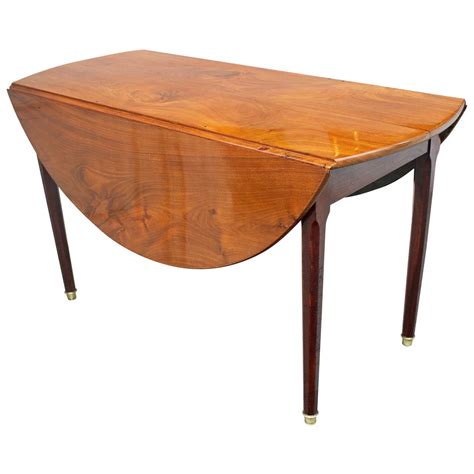 19th Century French Mahogany Round Drop-Leaf Table For Sale at 1stdibs