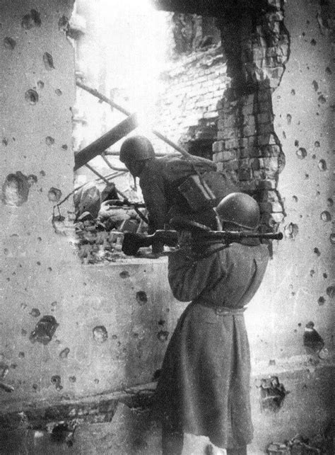 斯大林格勒保卫战：纳粹屠杀苏联人民，看苏军如何复仇_哔哩哔哩 (゜-゜)つロ 干杯~-bilibili