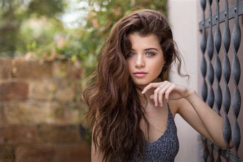 Brown Hair Blue Eyes | Galhairs